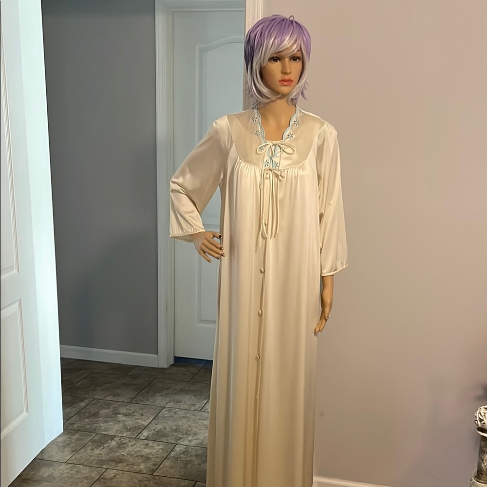 JC Penny Vintage Peignoir Embroidered Floral Nightgown & Robe